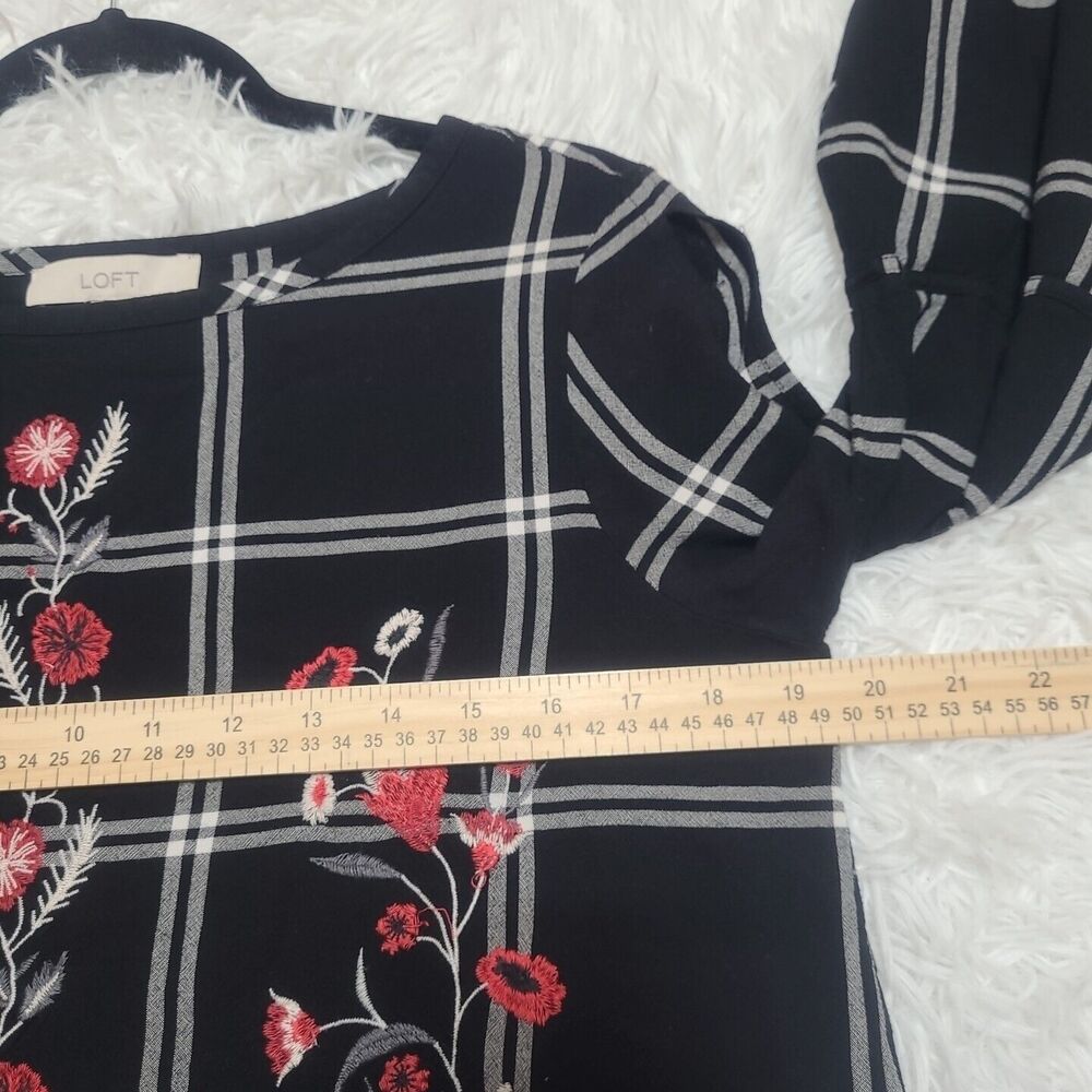 LOFT Embroidered Top Blouse Women Size M Floral Long Split Sleeve Rayon Black - Picture 9 of 9